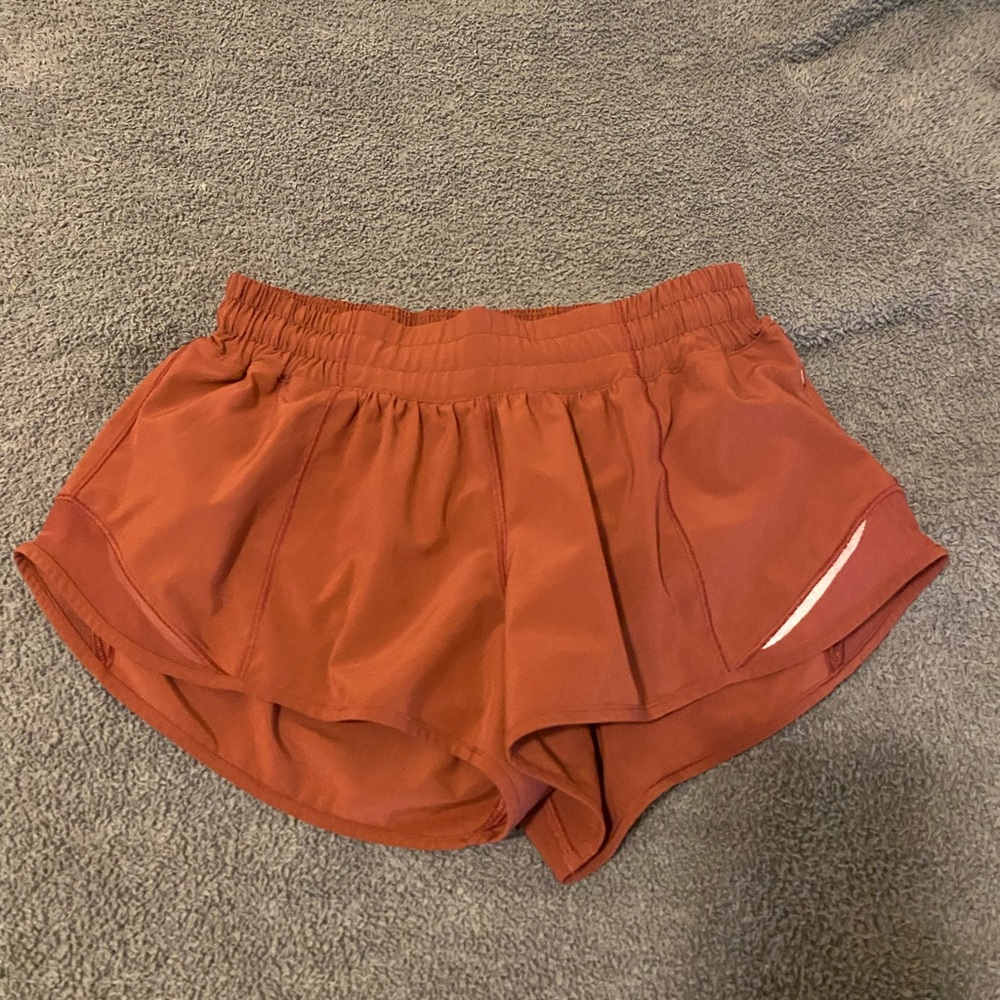 Maroon hotty hots size 6 . 2.5 inch